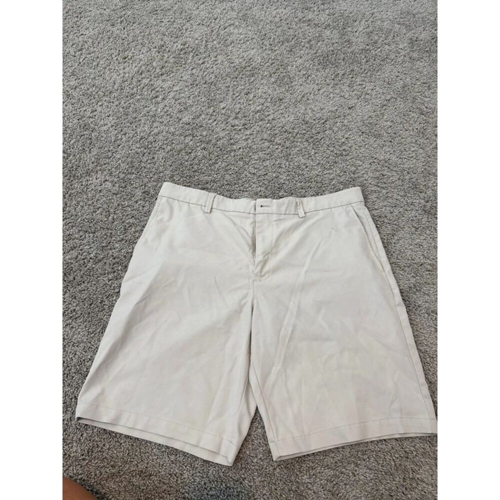 Men’s Callaway beige golf shorts 38